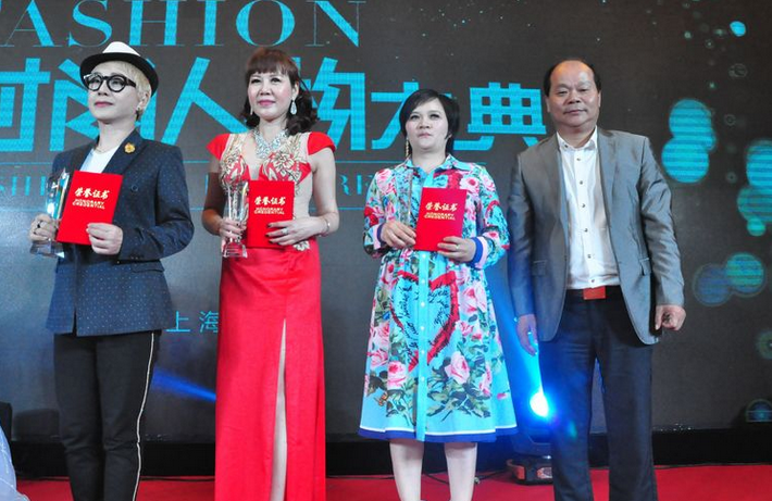 当红影视董事长李明龙出席亚洲时尚人物大典 喜获最佳才艺奖